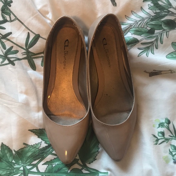 Chinese Laundry Beige Patent Leather Flats - Picture 2 of 5